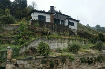 House 3 Bedrooms in Vila e Roussas