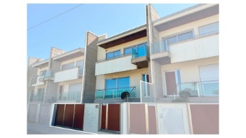 House 4 Bedrooms in Ferreiros e Gondizalves