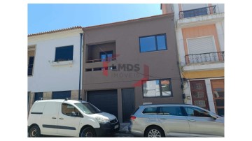 House 4 Bedrooms in Ramalde