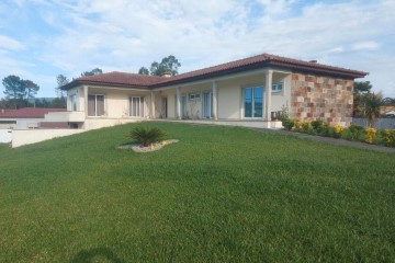 Maison 4 Chambres à Campo e Tamel (São Pedro Fins)