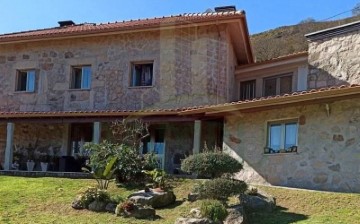 House 5 Bedrooms in Padroso