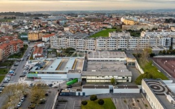 Bâtiment industriel / entrepôt à Custóias, Leça do Balio e Guifões