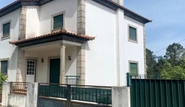 House 4 Bedrooms in Ardegão, Freixo e Mato