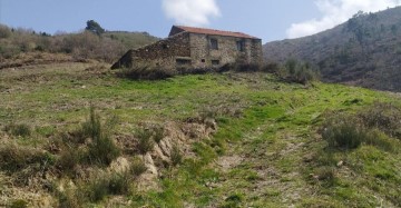 Quintas e casas rústicas em Figueiró da Serra e Freixo da Serra
