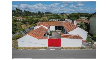 House 3 Bedrooms in Bom Sucesso