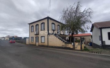 House 3 Bedrooms in Lajes