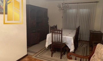 House 4 Bedrooms in Oliveira do Bairro