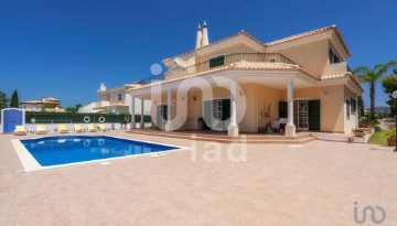 House 6 Bedrooms in Quarteira