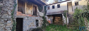 House 4 Bedrooms in Covas