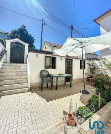 House 4 Bedrooms in Corroios