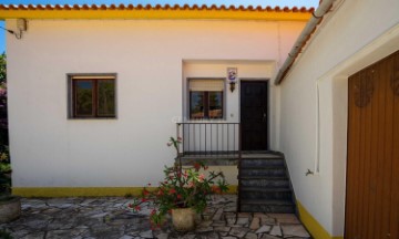 House 2 Bedrooms in Sobral de Monte Agraço