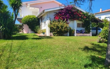 House 3 Bedrooms in Areosa