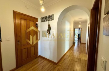 House 3 Bedrooms in Árvore