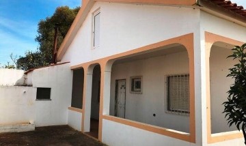 House 3 Bedrooms in Guia