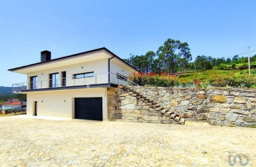 House 3 Bedrooms in Outeiro