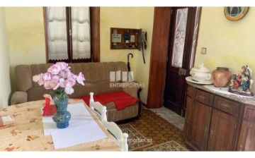 House 2 Bedrooms in Areosa