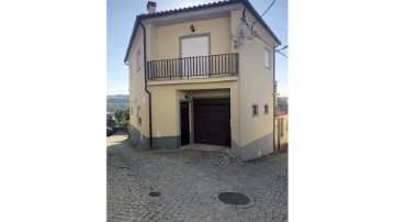 House 2 Bedrooms in Guarda