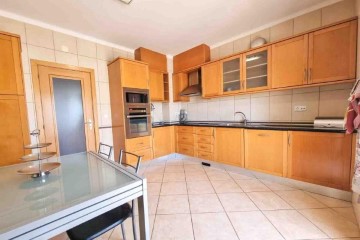 Apartamento 3 Quartos em Estômbar e Parchal