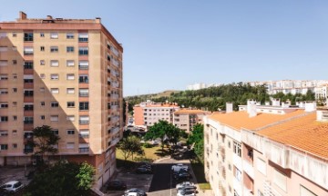 Apartment 3 Bedrooms in Cacém e São Marcos