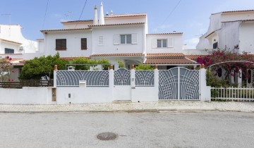 Maison 4 Chambres à Porches