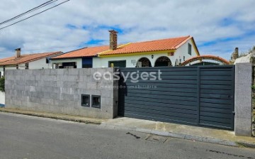 House 3 Bedrooms in Arrifes