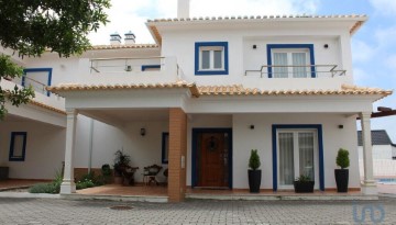 House 3 Bedrooms in Foz do Arelho