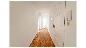 Apartment 4 Bedrooms in Penha de França