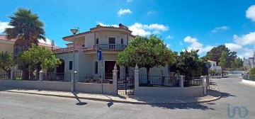 House 4 Bedrooms in São Clemente