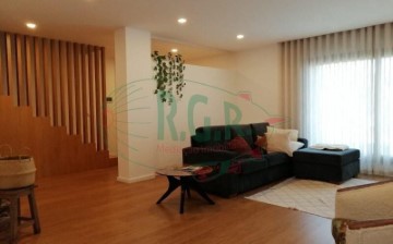 House 4 Bedrooms in Gondomar (São Cosme), Valbom e Jovim