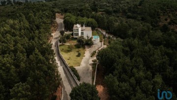 House 4 Bedrooms in Carragozela e Várzea de Meruge