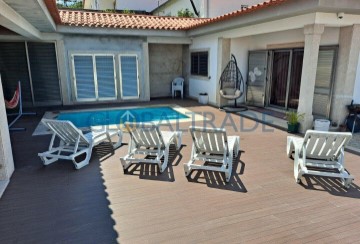 House 3 Bedrooms in Duas Igrejas