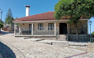 Maisons de campagne à Quintiães e Aguiar