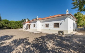 House 4 Bedrooms in Póvoa da Isenta