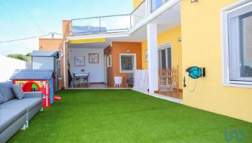 House 3 Bedrooms in Lourinhã e Atalaia