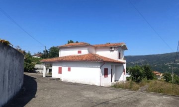 House 4 Bedrooms in Várzea, Aliviada e Folhada