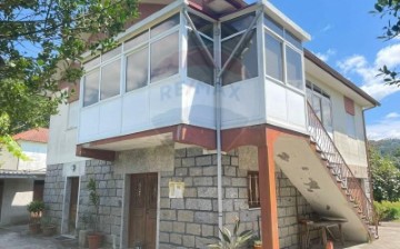 House 3 Bedrooms in Bravães