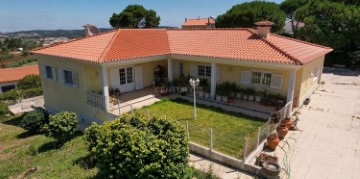 House 3 Bedrooms in Mafra