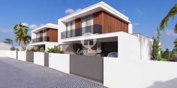 House 4 Bedrooms in Roriz