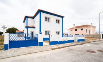 House 4 Bedrooms in Biscaínho