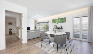 Apartamento 2 Quartos em Parceiros e Azoia