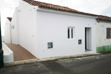 House 1 Bedroom in Achadinha