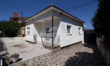 House 3 Bedrooms in Gulpilhares e Valadares