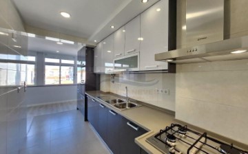 Apartamento 3 Quartos em Falagueira-Venda Nova