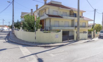 Maison 4 Chambres à Charneca de Caparica e Sobreda