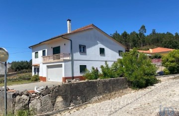 House 4 Bedrooms in Caranguejeira