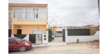 House 3 Bedrooms in Alhos Vedros