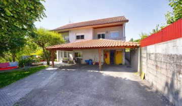 House 4 Bedrooms in Treixedo e Nagozela