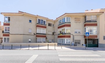 Apartment 1 Bedroom in Carcavelos e Parede