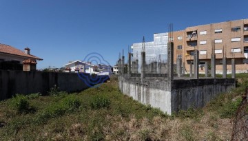 Terreno em Campo e Sobrado