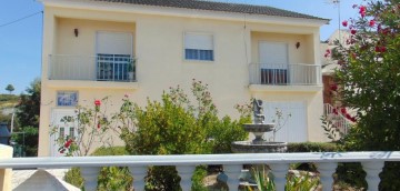 House 4 Bedrooms in Lajeosa do Mondego